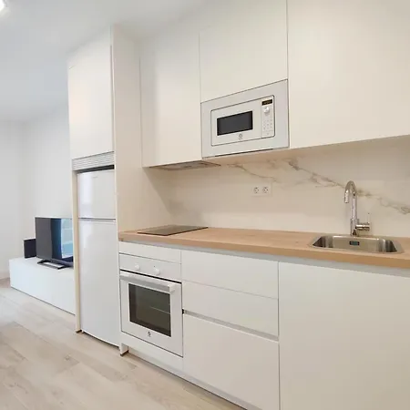 A83c Luxury By Wave Apartment